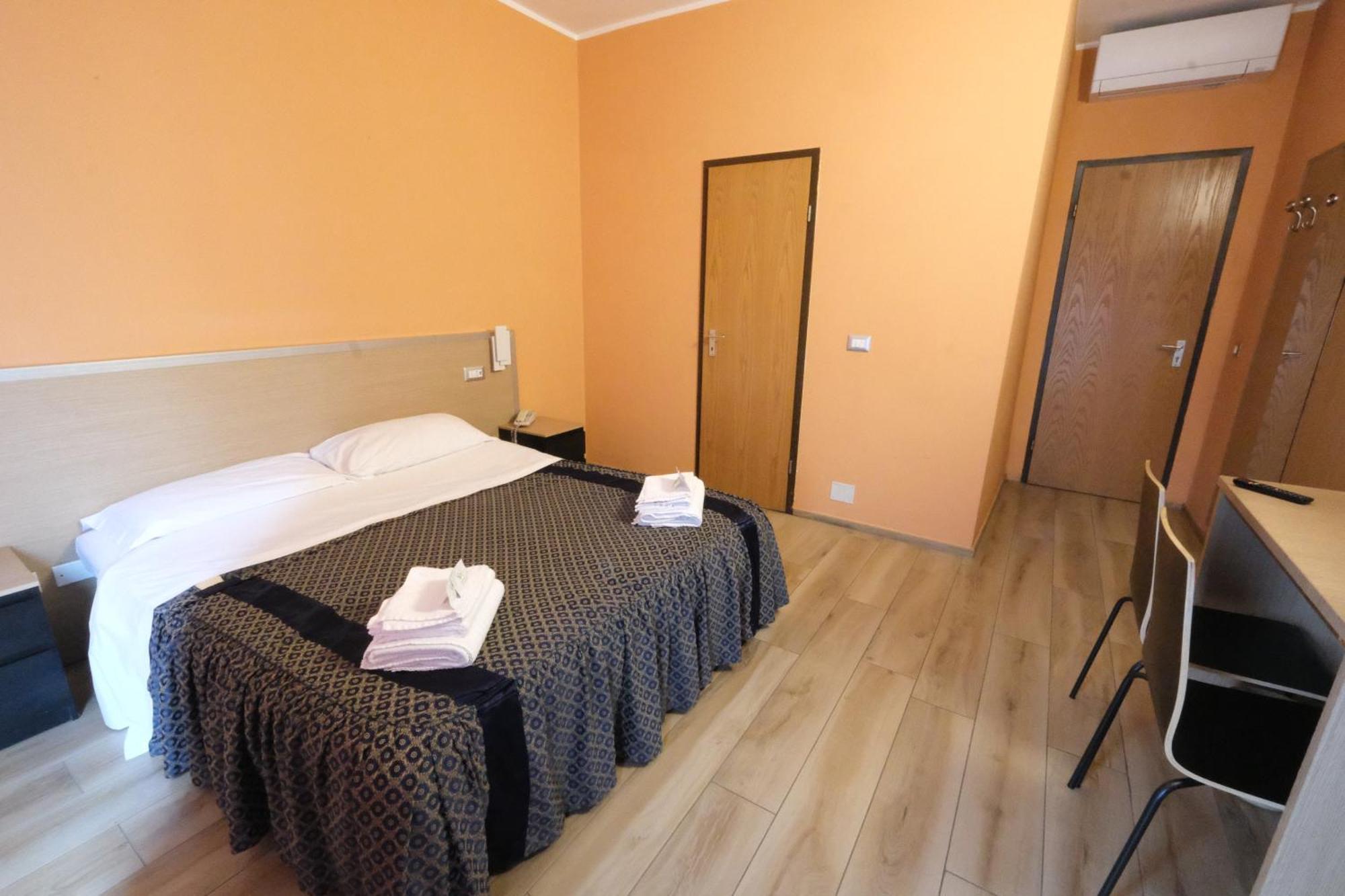 Hotel Lugano — Photos 1